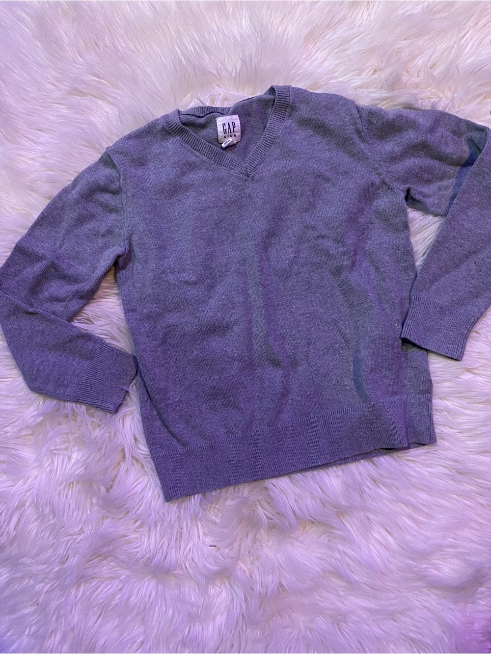 GAP Kids V-Neck Knit Sweater in Heather Gray Size Small or 8